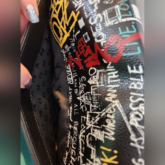 DKNY crossbody purse Graphic design - Picture 8 of 16